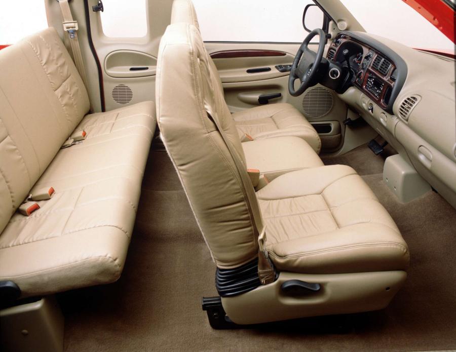  Dodge Ram 1994 года  (фото 11 из 22)